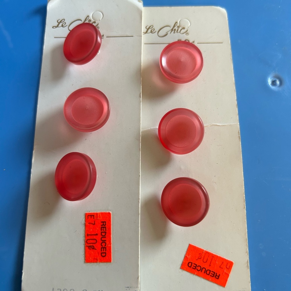 Vintage Le Chic Buttons. Pink.